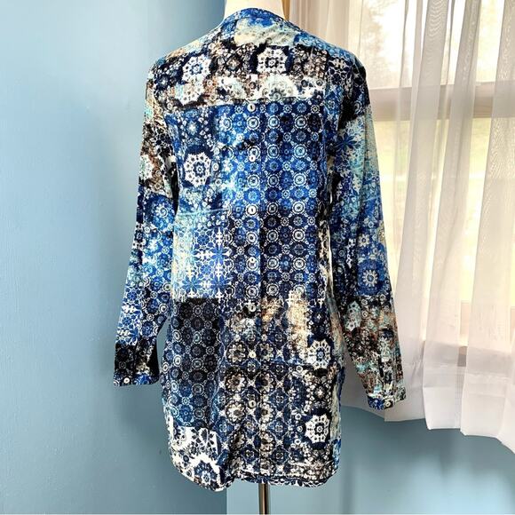 Soft Surroundings Blue Batik Print Button Down Size Small - Picture 4 of 7